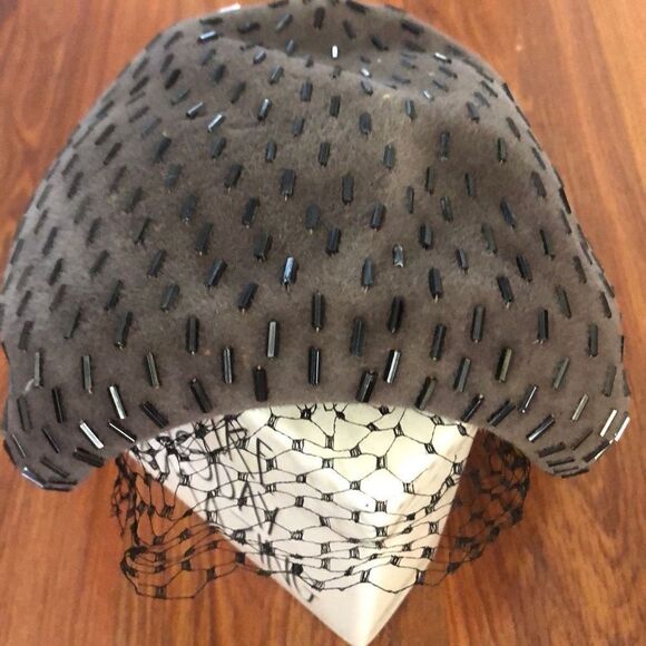 Christine Vintage Park Ave., New York elegant hat with mesh veil beaded gray - Picture 1 of 7